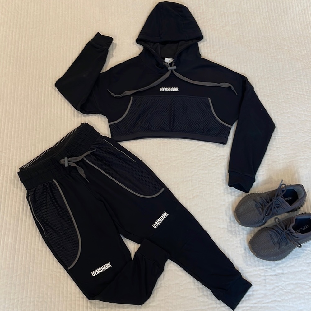 GYMSHARK Two-Piece Cropped Set
